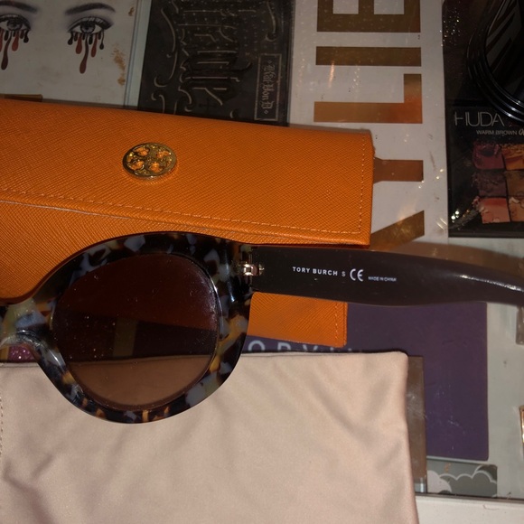 ✨Tory Burch sunglasses✨ - Picture 2 of 5